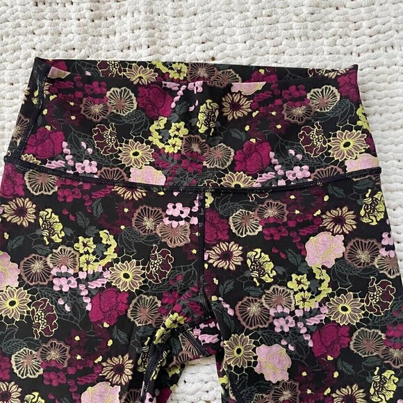 Lululemon Wunder Under Crop (Hi-Rise) 21" Fluorolace Multi - Size 6 - Picture 4 of 6